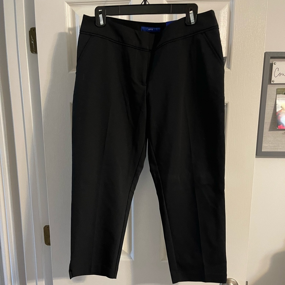 NWT black apartment nine capris. Size 10.
